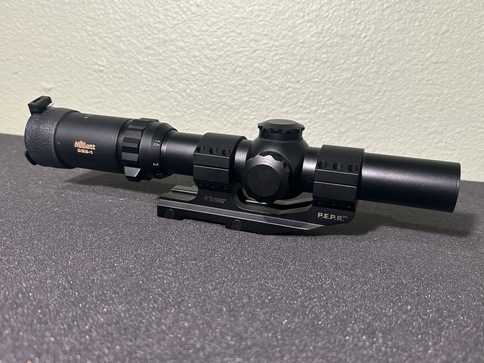 Millet DMS-1 Rifle Scope 1-4x24 Scope w/ Burris PEPR Mount & Rings - READ as-is