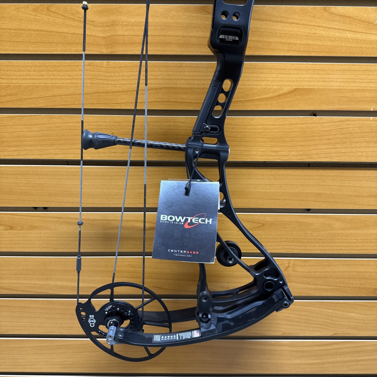 Item 3862 - Bowtech Archery Compound Bow - Core SS - RH - Black - #70 - 26”-31”