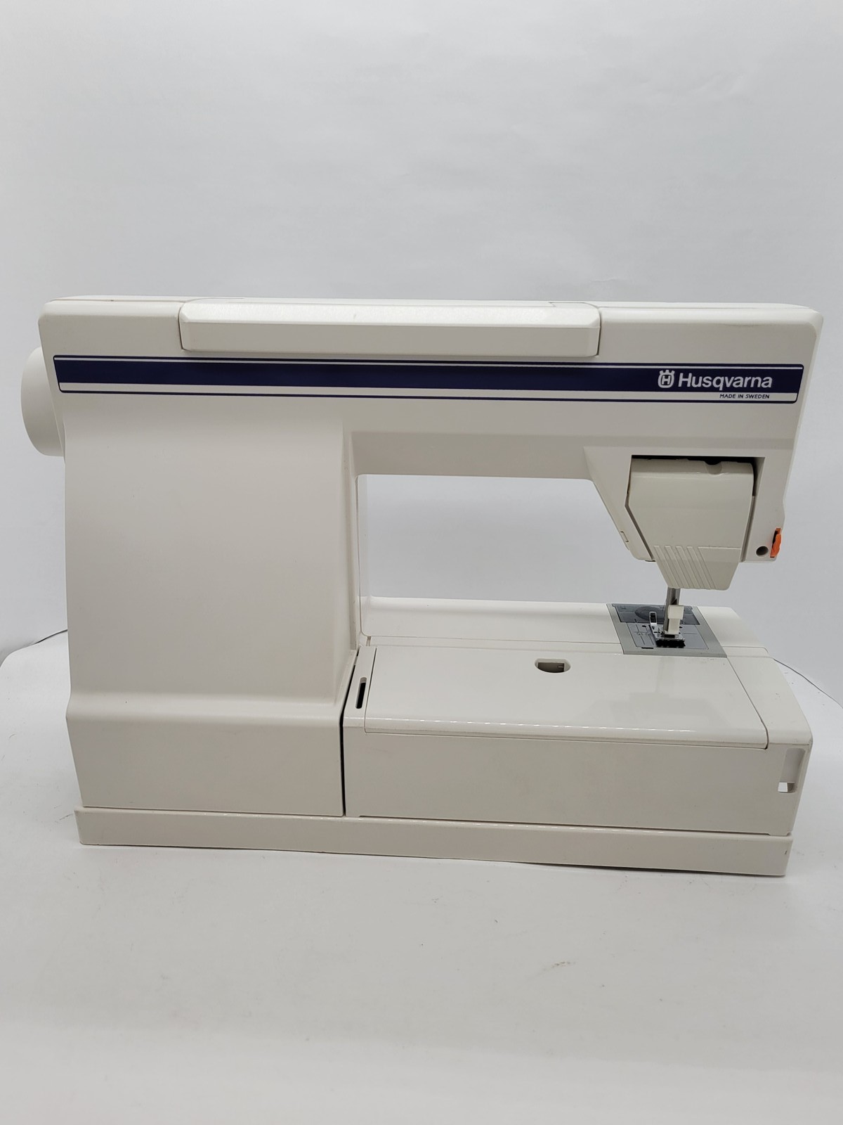 Husqvarna Viking 320 Portable Sewing Machine Multi Stitch Patterns Bobbin NOS