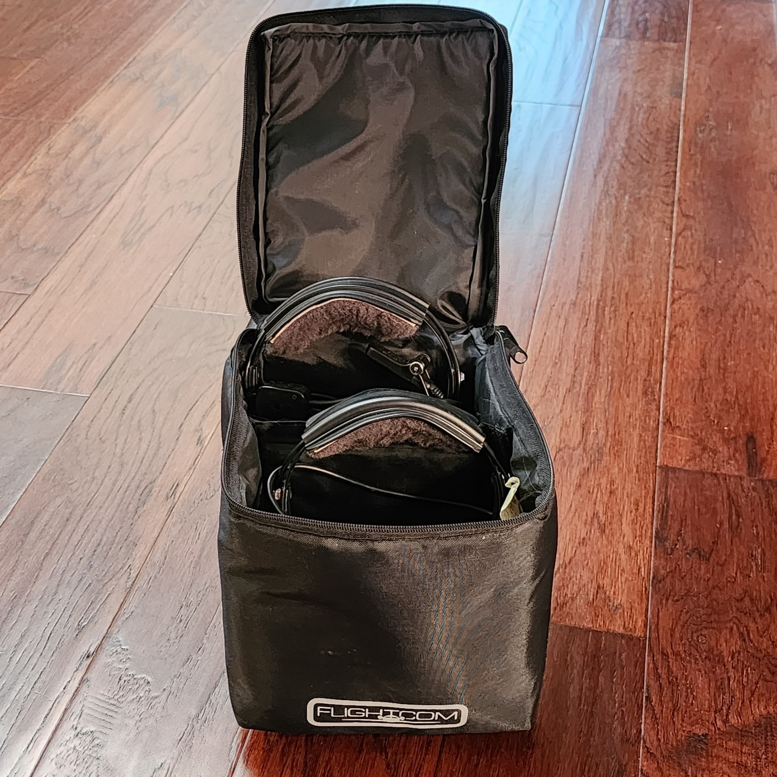 Lot Of 2 Flightcom Aviation Headsets w/ Carrying Case Classic 4DX*  Untested*