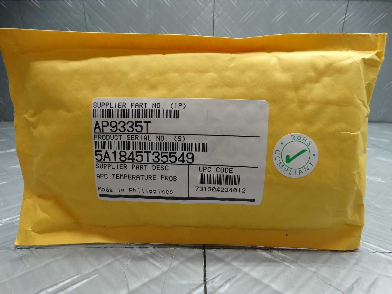 APC AP9335T Temperature Sensor AP9335T Environmental Probe Transmitter Black