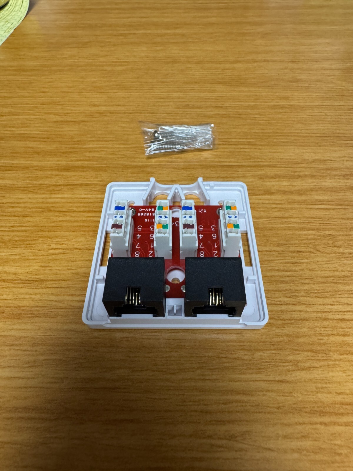 MONOPRICE 7093 Surface Mount Box,Cat6, 2Port , White MP-B06212