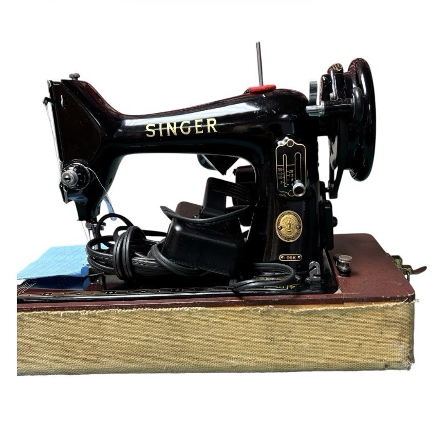 Vintage 1957 Singer Model 99K Sewing Machine W/ Case (Serviced)