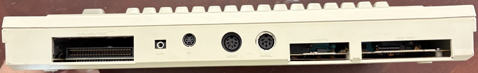 COMMODORE 64C COMPUTER 250466 HEATSINKS TESTED AND WORKING ZIF64