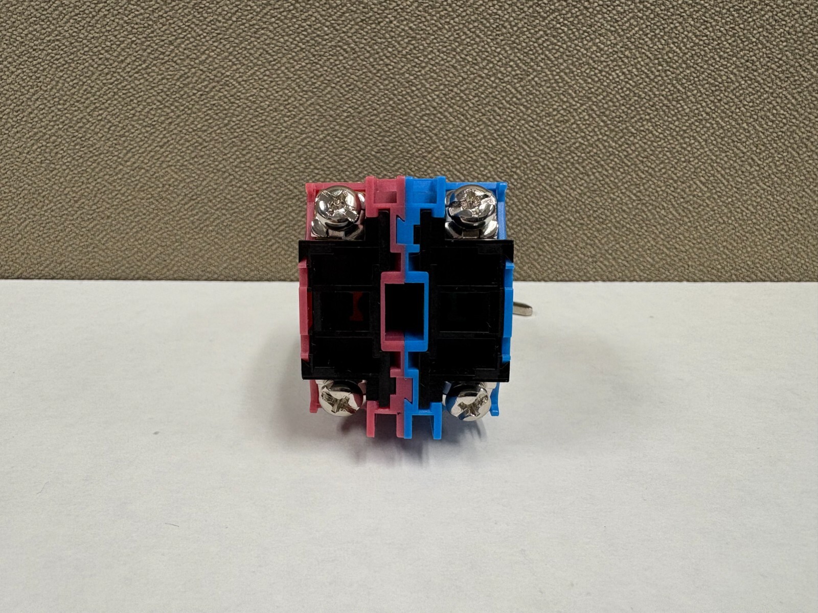 IDEC ASW 0201 Key Selector Switch | 2-Position Maintained | 600V