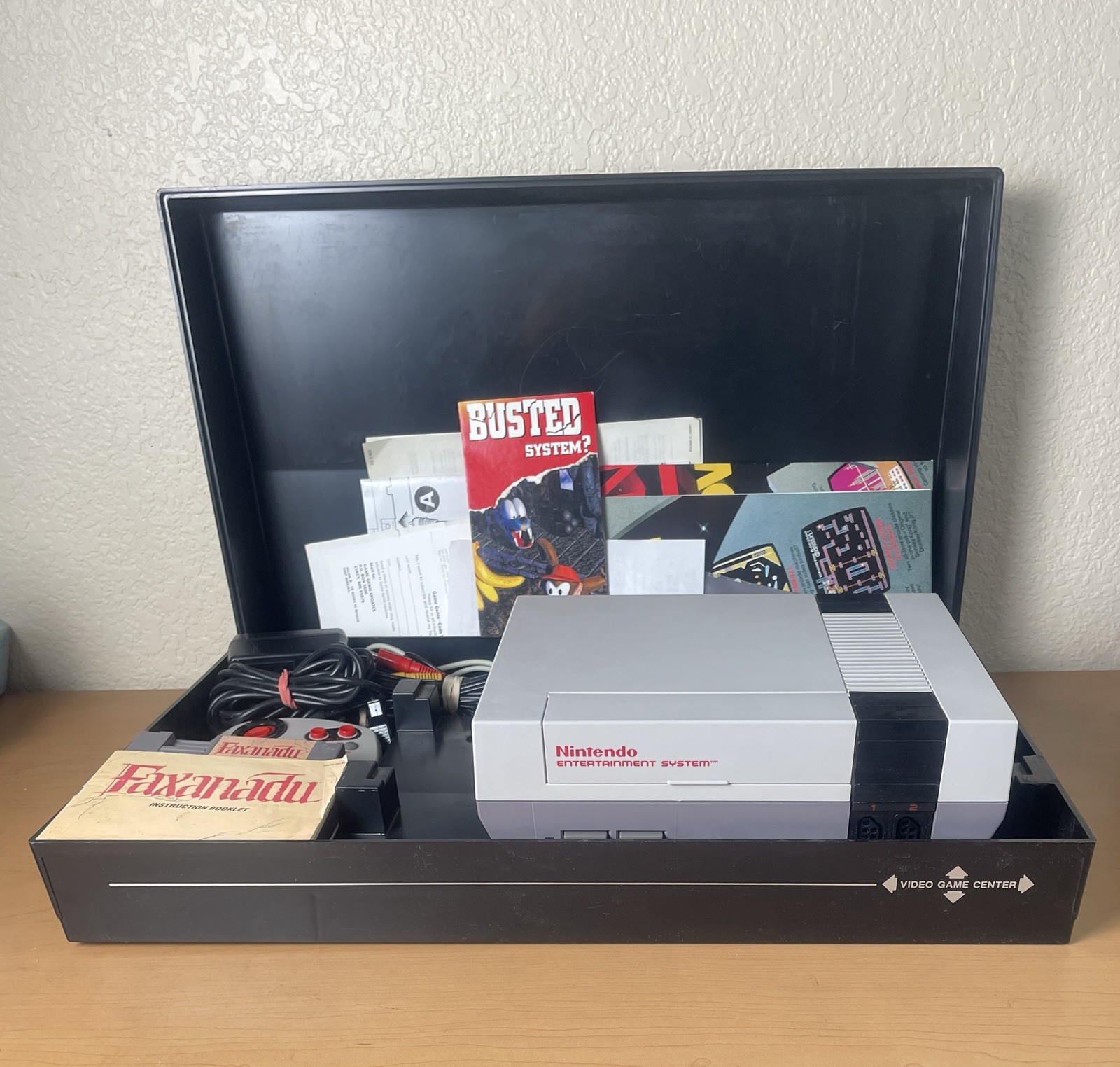 Nintendo Entertainment System Bundle 1985 2 games 3 Controllers Storage Case