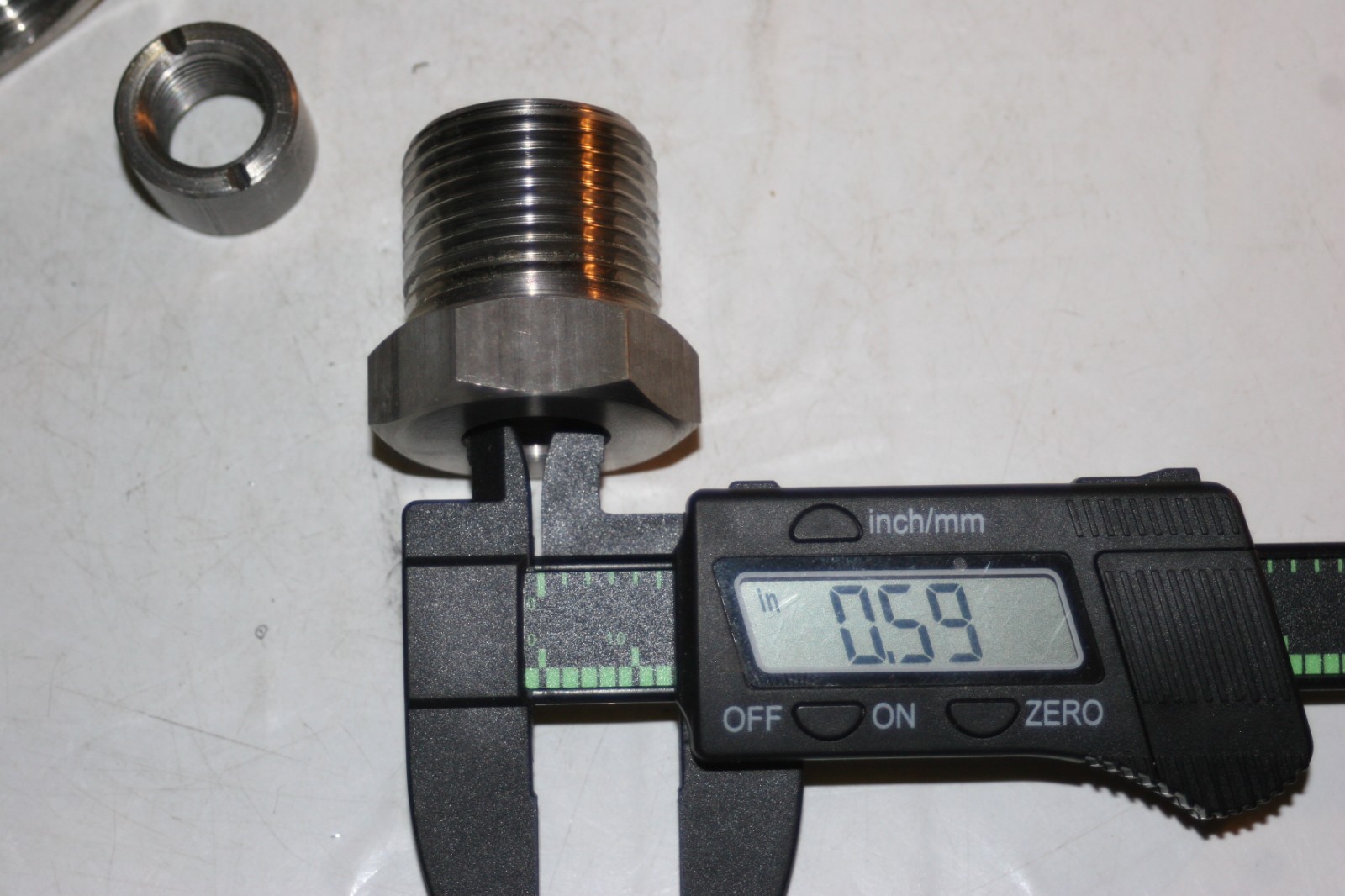 Aminco 44-6133 High Pressure SS Angle Needle Valve 60,000 Psi (.59 Tube OD)