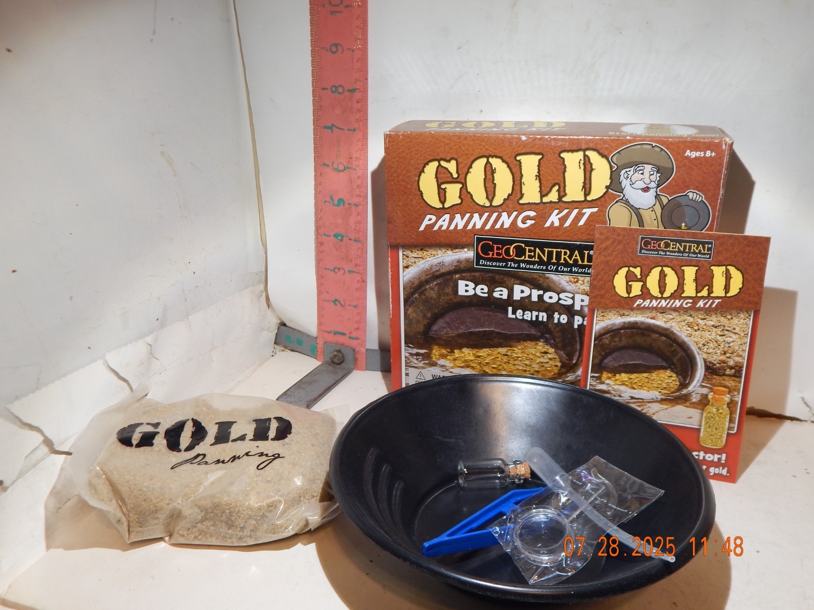GeoCentral Gold Panning kit - New in open box, never used!