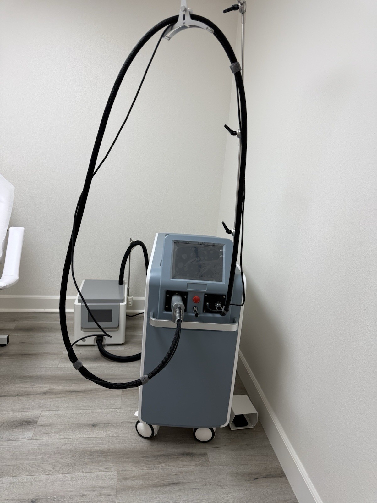 Alexandrite + Nd:YAG Laser Hair Removal Machine – Used – Excellent Condition