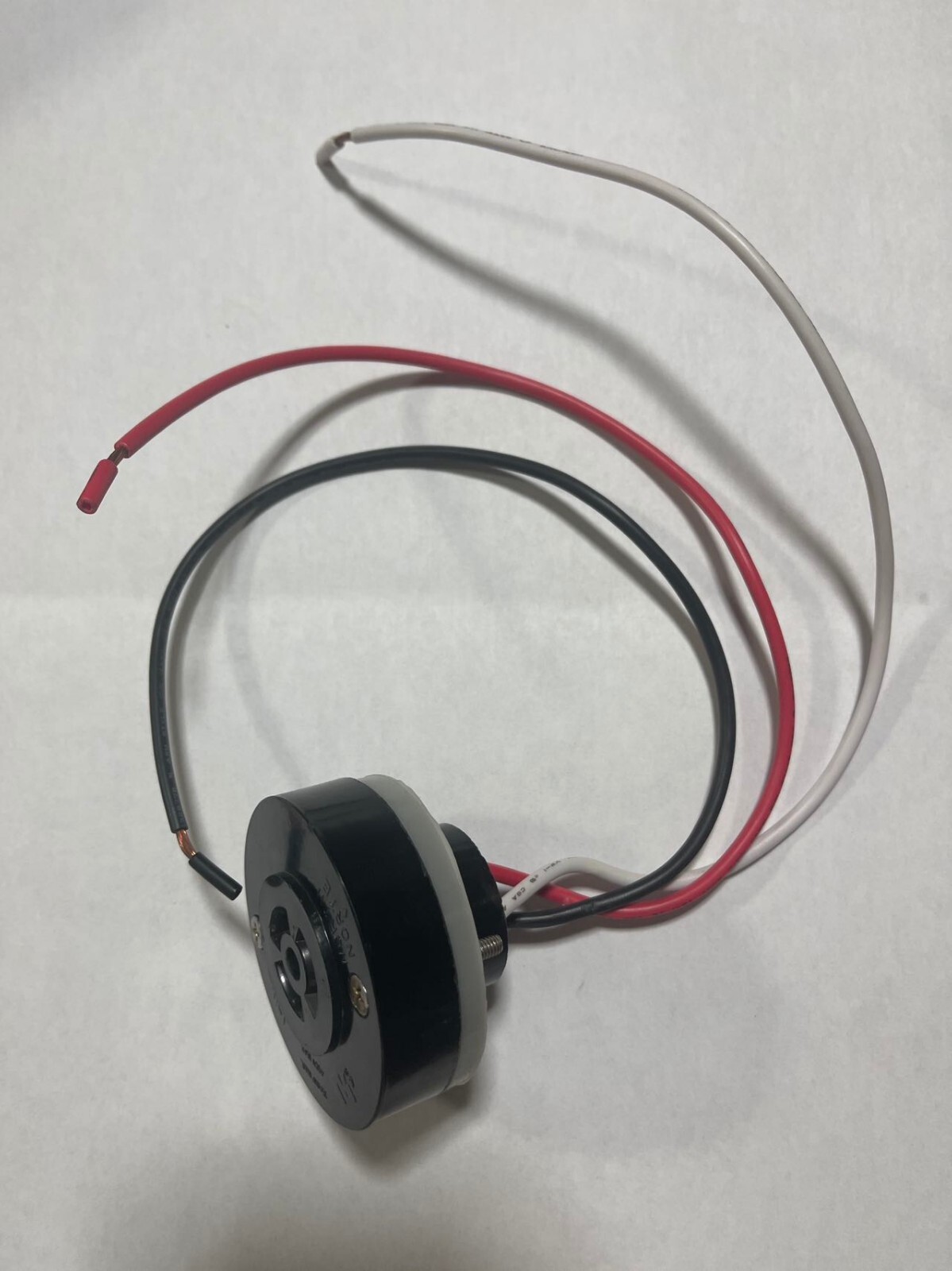 NEW 2-PCS PHOTOCELL RECEPTACLE 480V 15A LOCKING PHOTO CONTROL w/ GASKET -BLACK