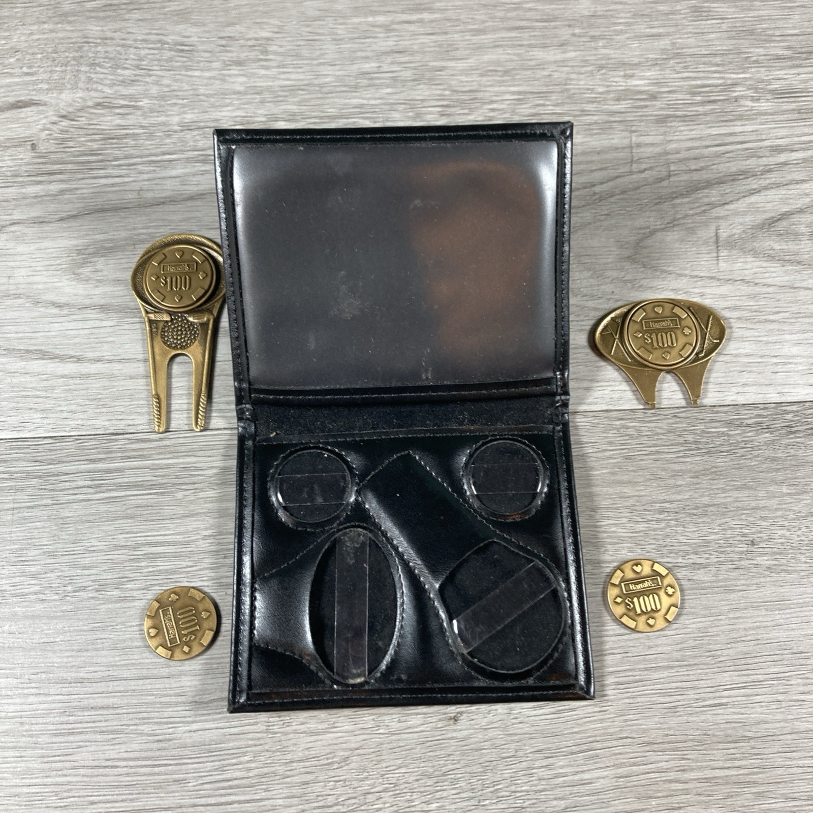 Harrah’s Casino Golf Divot Tool Set Money Chip Marker
