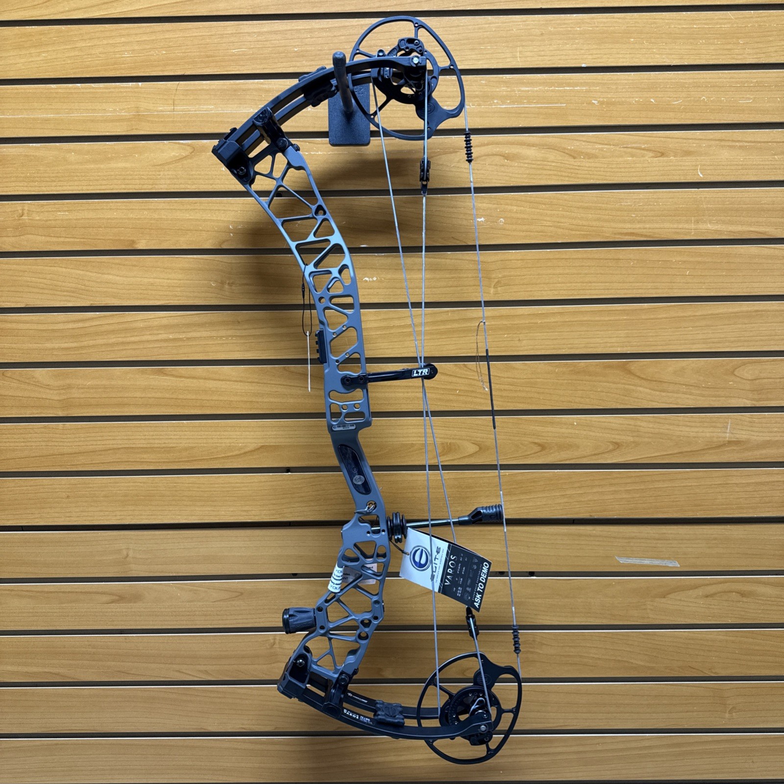 Item 3829 - Elite Archery Compound Bow - Varos - LH - Slate Grey - #70