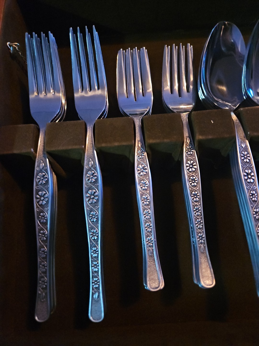 Imari Present Midcentury Stainless Steel Flatware Japan floral Service For 10
