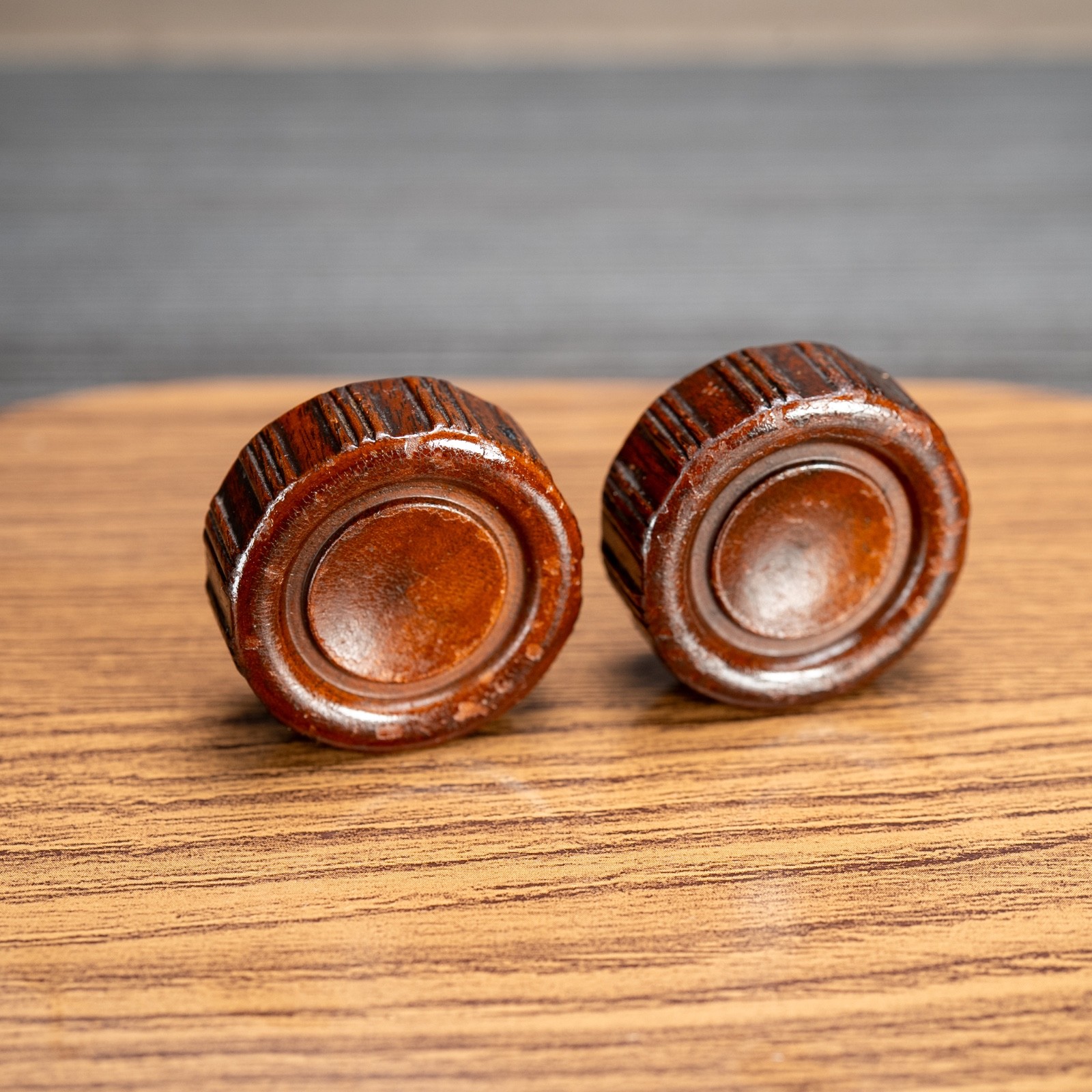 Vintage Tube Radio / TV Knobs Hardwood 2pc 1940s-50s 1/4" Splined Shaft Used