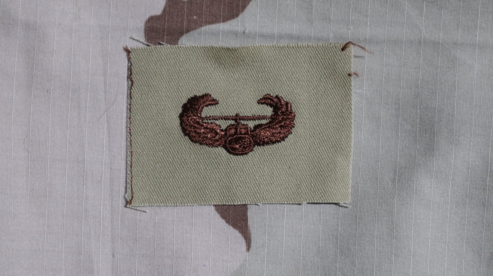 Brand New RARE US Army Air Assault Badge Insignia Sew-on DCU Tan Desert Obsolete