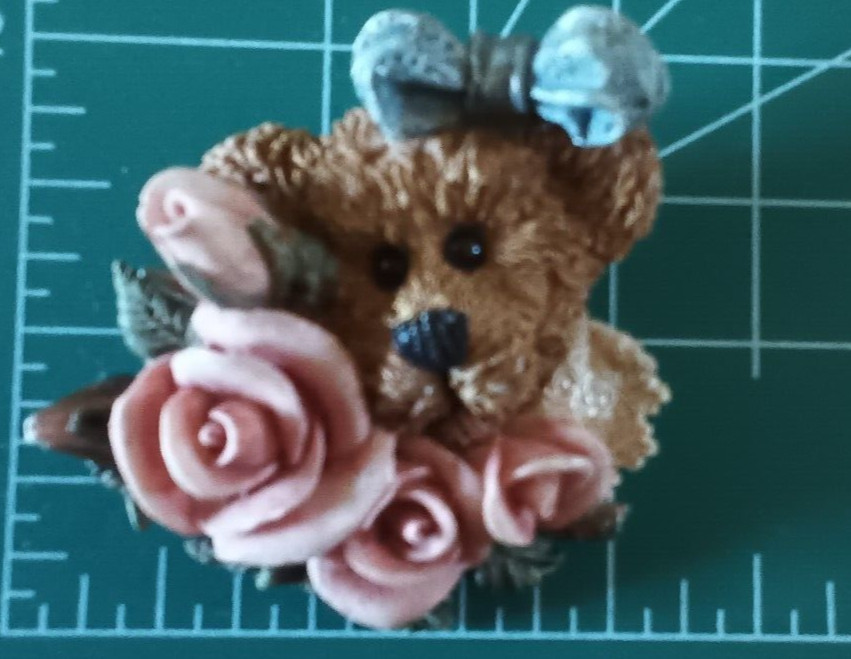 Boyd's Bears Boyd's and Friends Bear with Roses Lapel Pin
