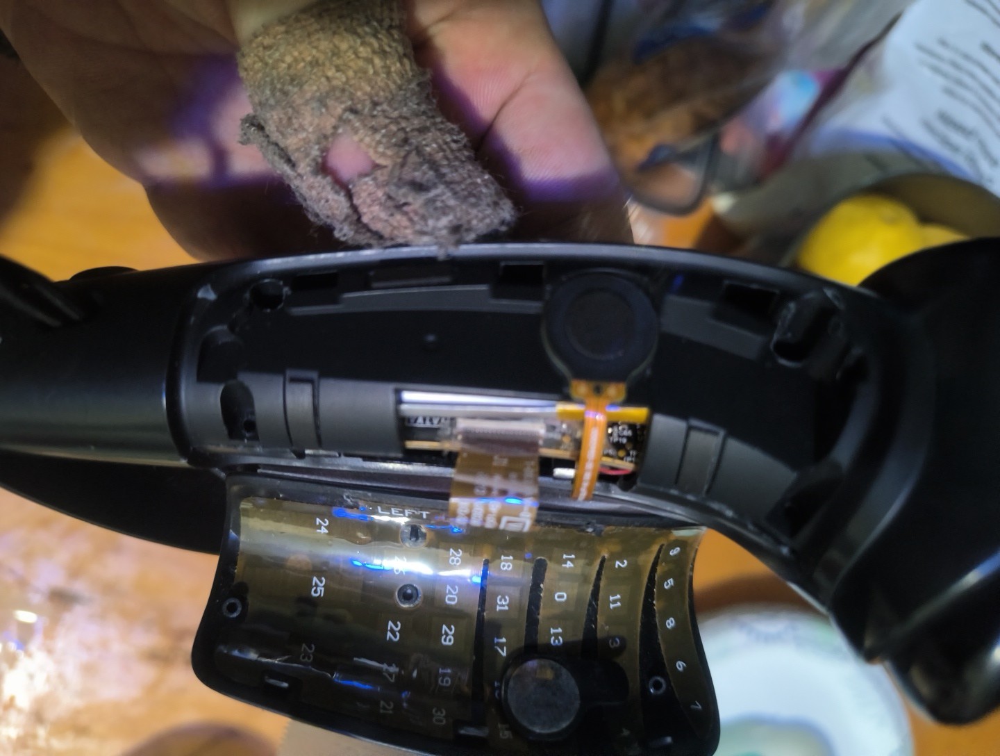 Valve Index VR Controller Knuckles Left ONLY - For Parts - Powers On -Is Fixable