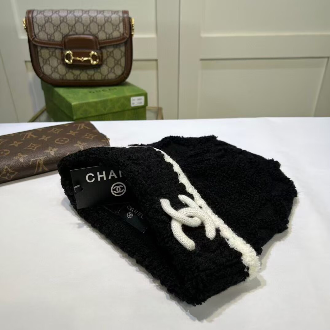 C.HANEL Black Knit Beanie Logo Accent One Size Designer