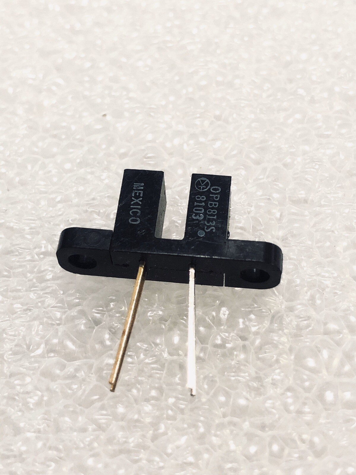 ( 1 Pc. ) OPTEK OPB813S High Resolution slotted Optical Switch, New !