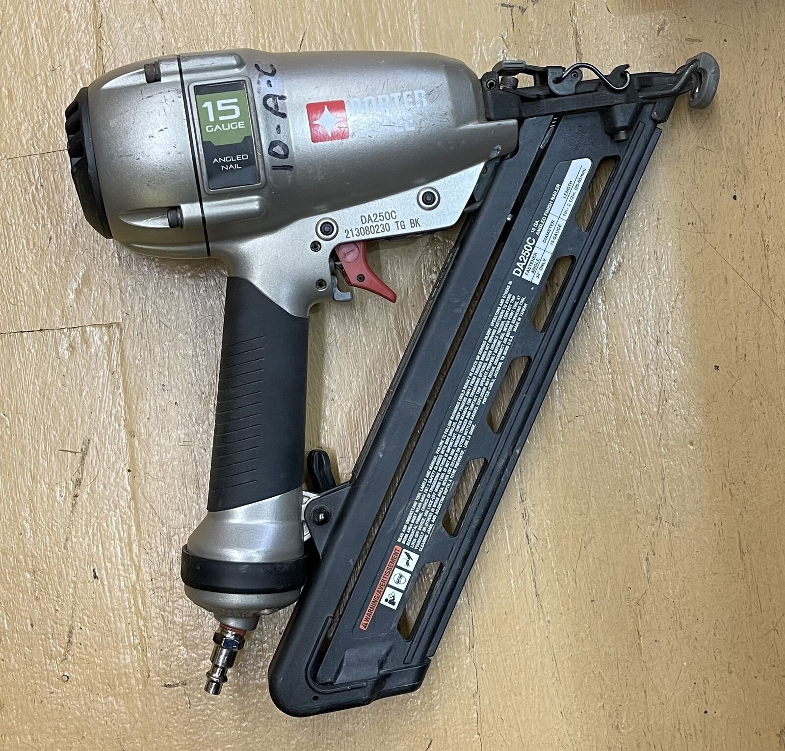 Porter Cable DA250C 15G Pneumatic Finish Nailer in Case