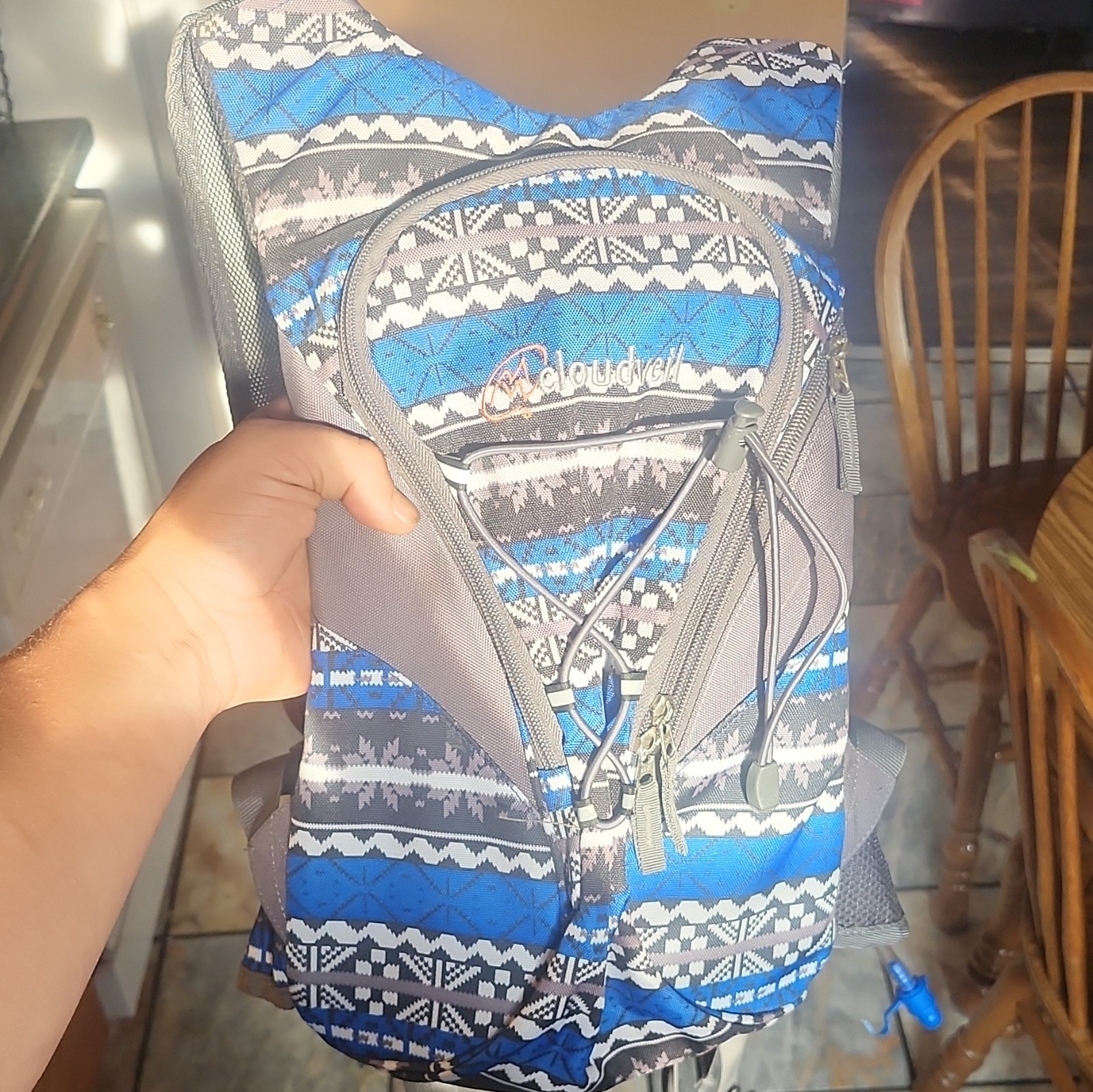 Cloudveil 2L Hydration Backpack w/Unique Blue/Gray Pattern,2 Zip Waist Pockets