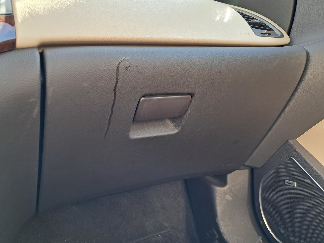 VERANO    2015 Glove Box 4854650
