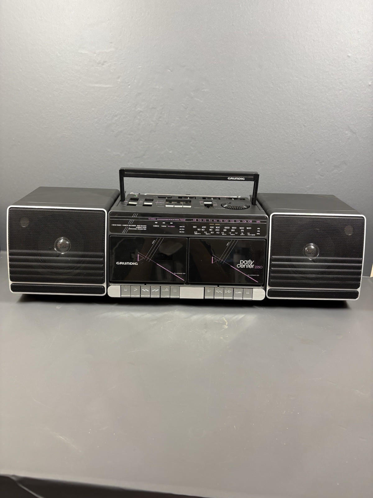 Party Center 2250 Broadcast Receiver
