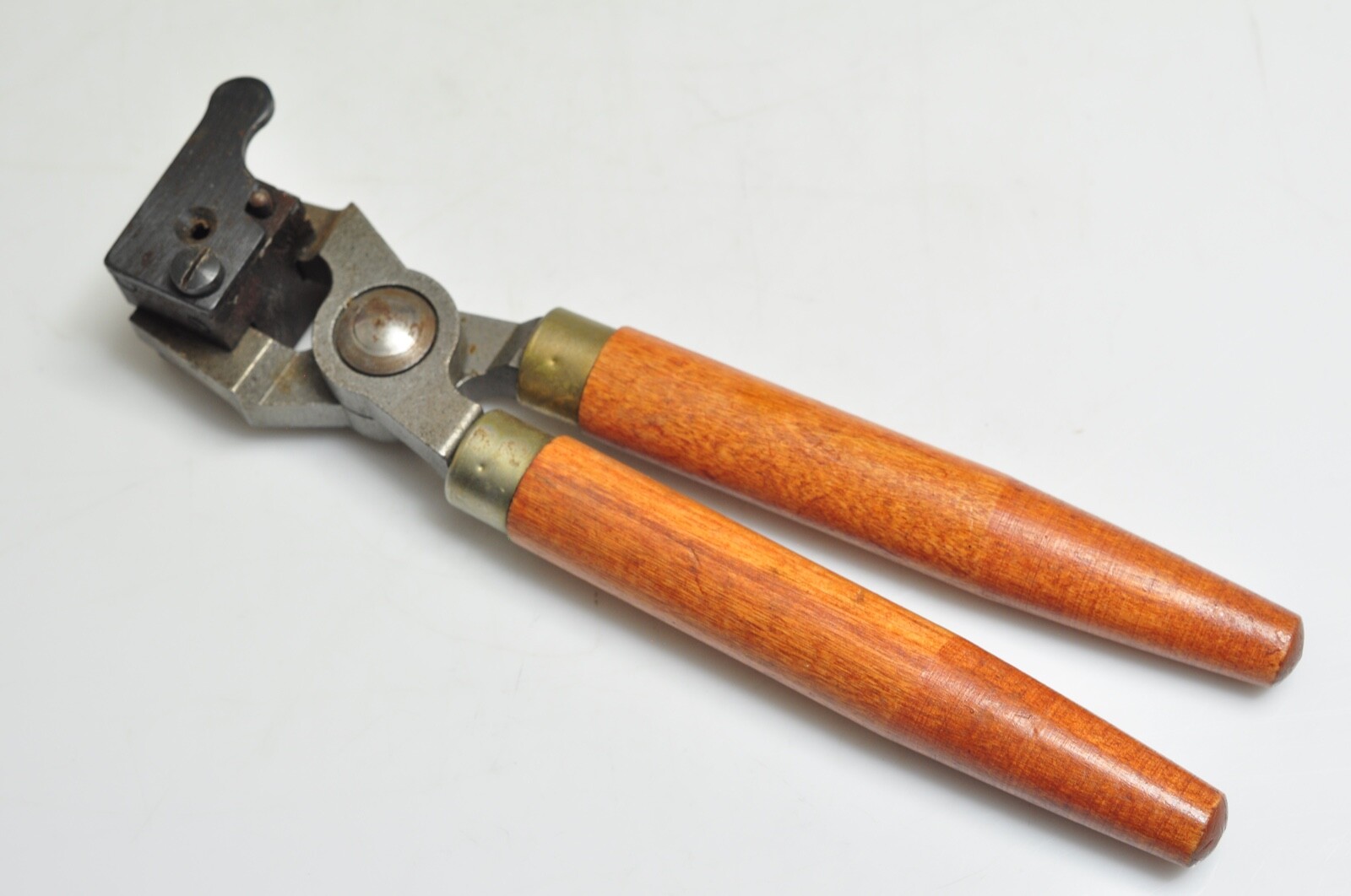 Vintage Lyman 490958 F2 Single Cavity Casting Mould  With Wood Handles