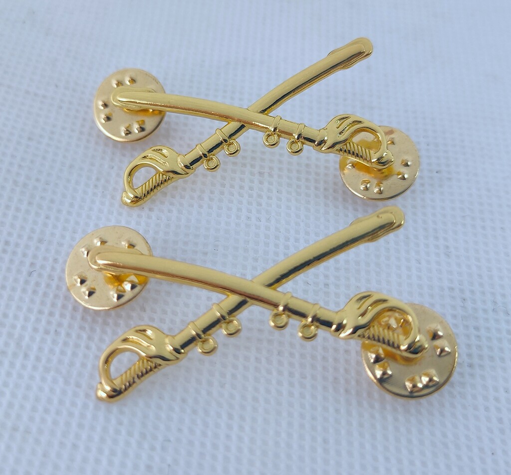 PAIR U. S. Army Cavalry Officer Collar BADGE PIN Device -chho981