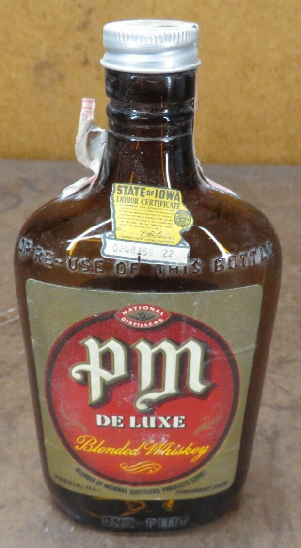 PM Deluxe Whiskey one pint Brown Liquor Bottle EMPTY Iowa tax stamp 1947