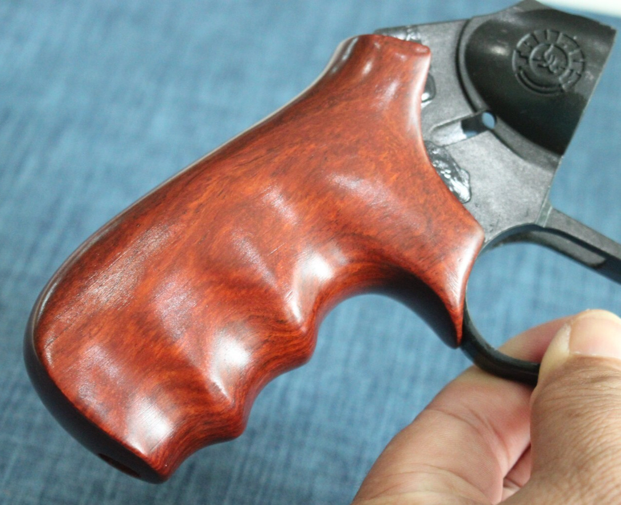 NICE GRIPS FOR TAURUS JUDGE PUBLIC DEFENDER POLY  ( FOR POLYMER FRAME ONLY ) #13