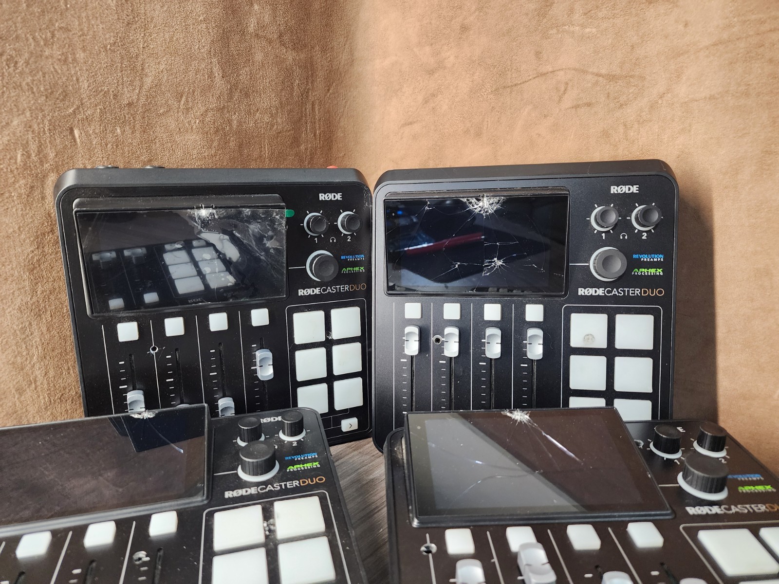 Rode RodeCaster Duo Streaming Mixer Integrated Audio Production Studio