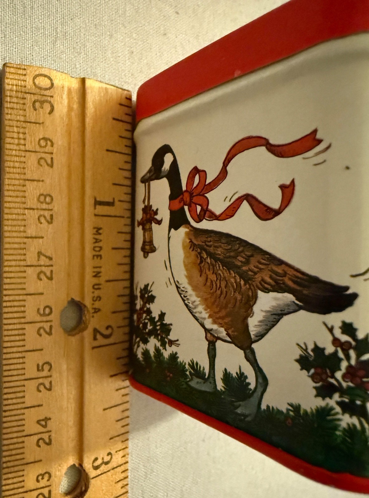 CHRISTMAS GOOSE TIN - Approx. 2 ¼"x2"