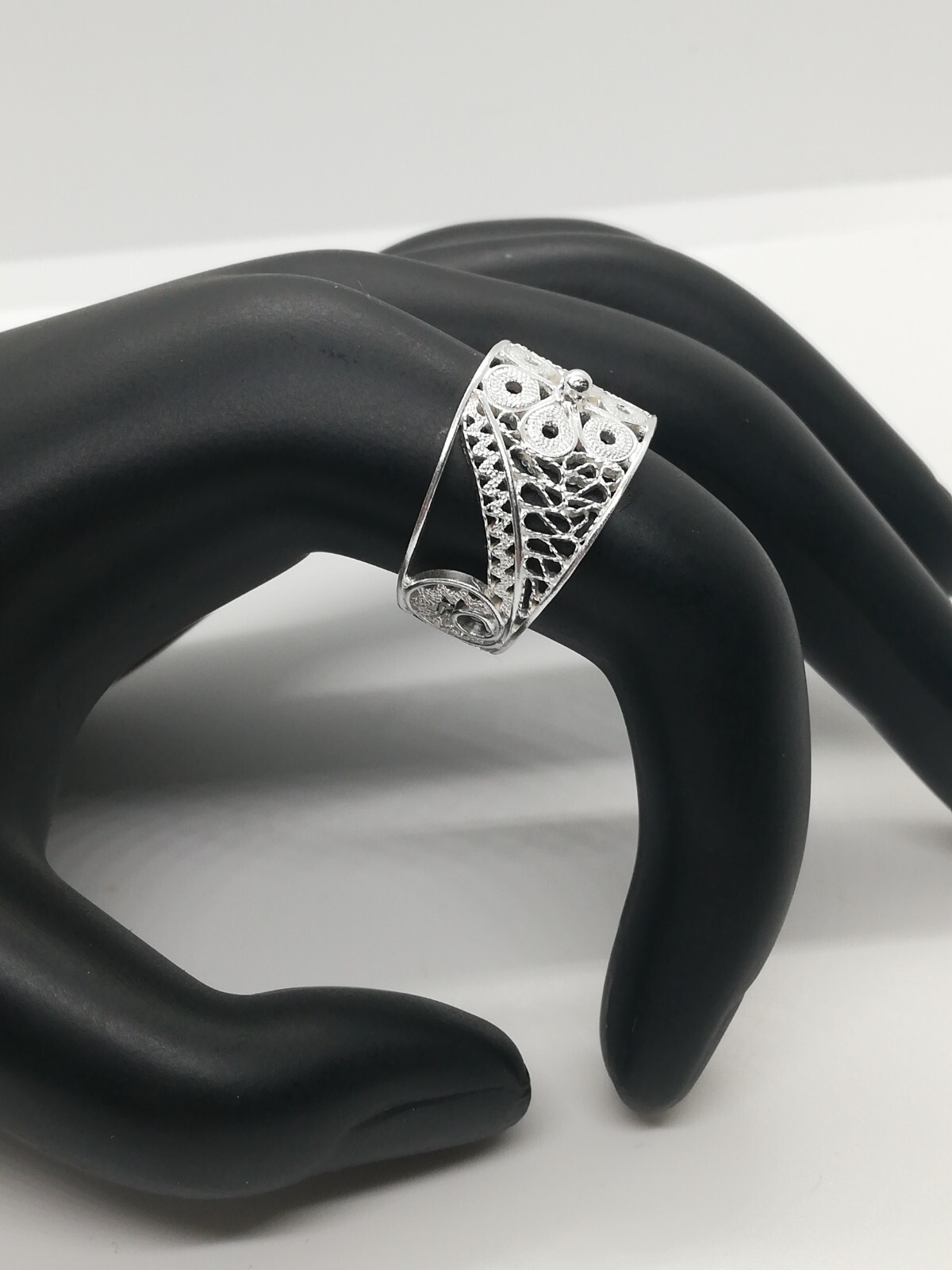. 970 Solid Silver Women's Ring Size 8 Filigree New.