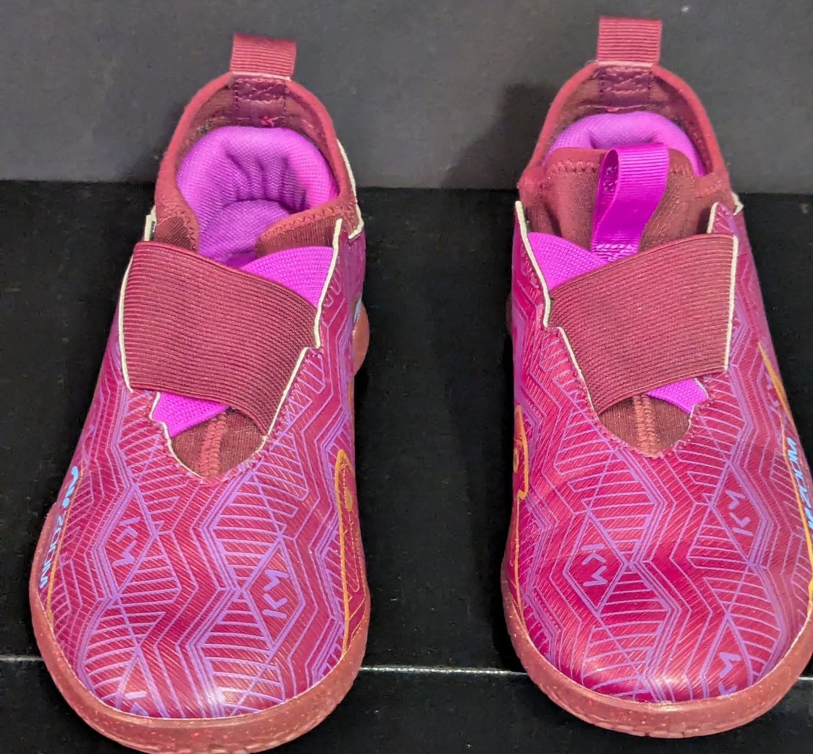 Nike Mercurial Air Zoom TF Soccer Youth Size 6Y Maroon Indoor Shoes