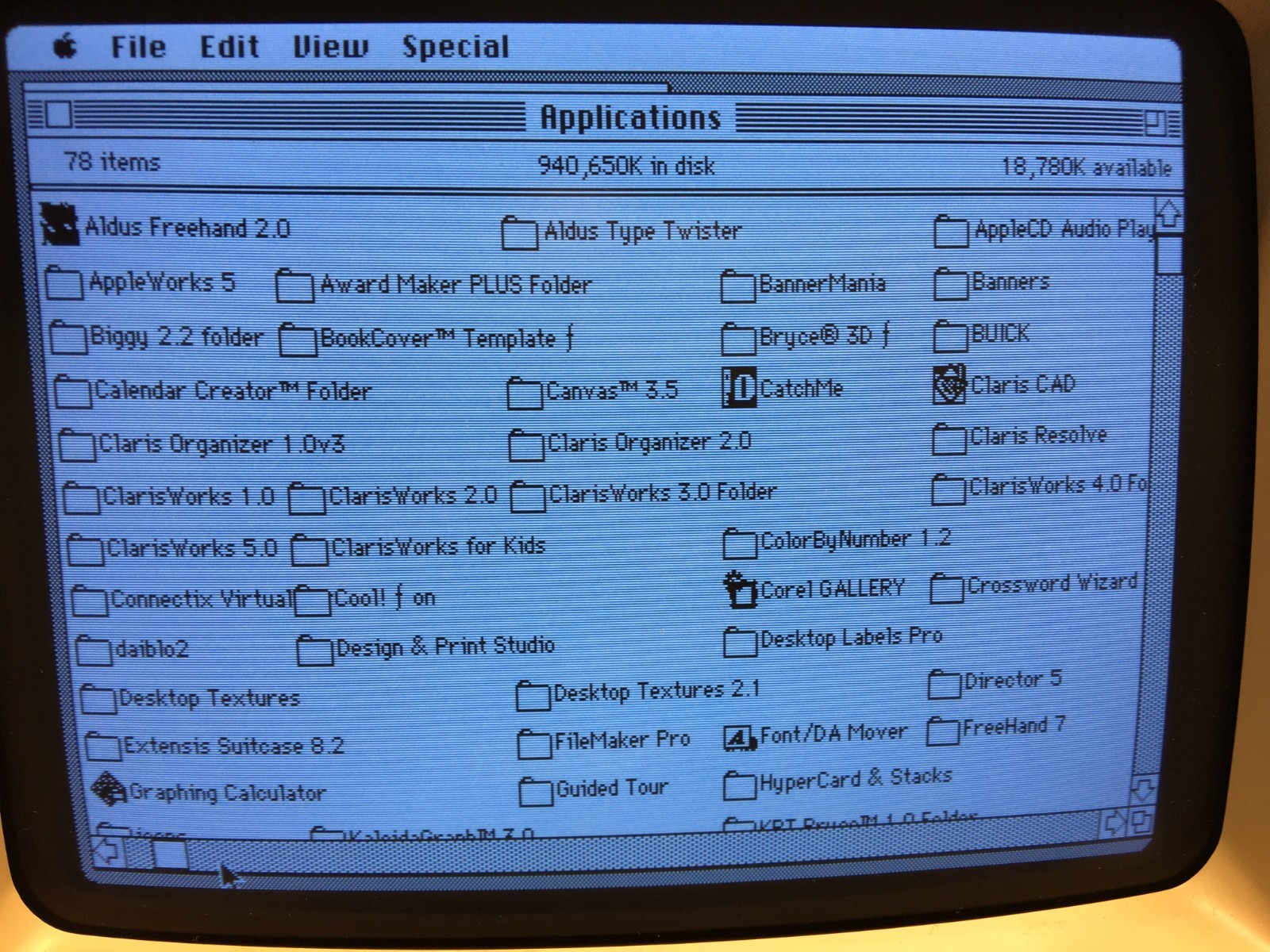 Macintosh Plus. BlueSCSI. 4mb. Clear Screen. Recapped