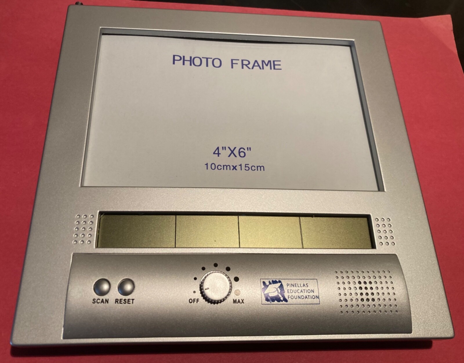 4X6 Photo Frame Alarm Clock-FM Scan Radio-Indoor Temperature-Day of Week-Date