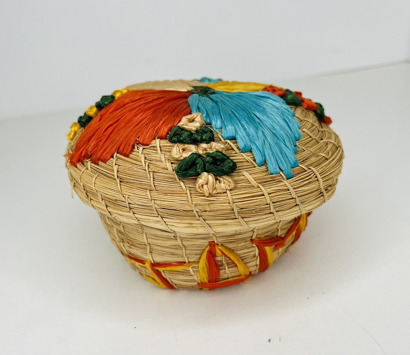 Handmade Straw Round Basket Jamaica w/Lid 3.25”Tall Trinket Jewelry Colorful