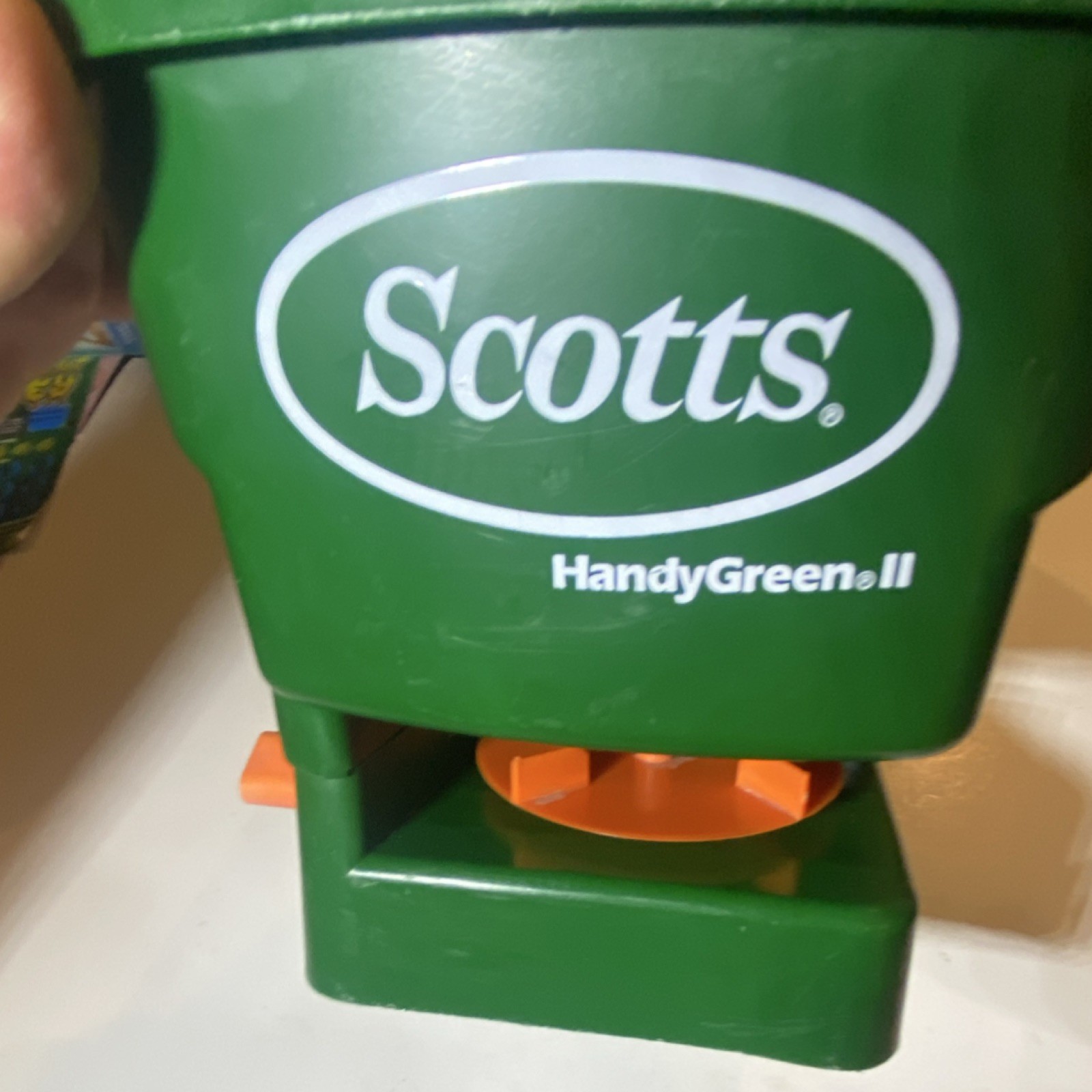 Scotts HandyGreen II Handheld Spreader Plastic Green for Seeds Fertilizer