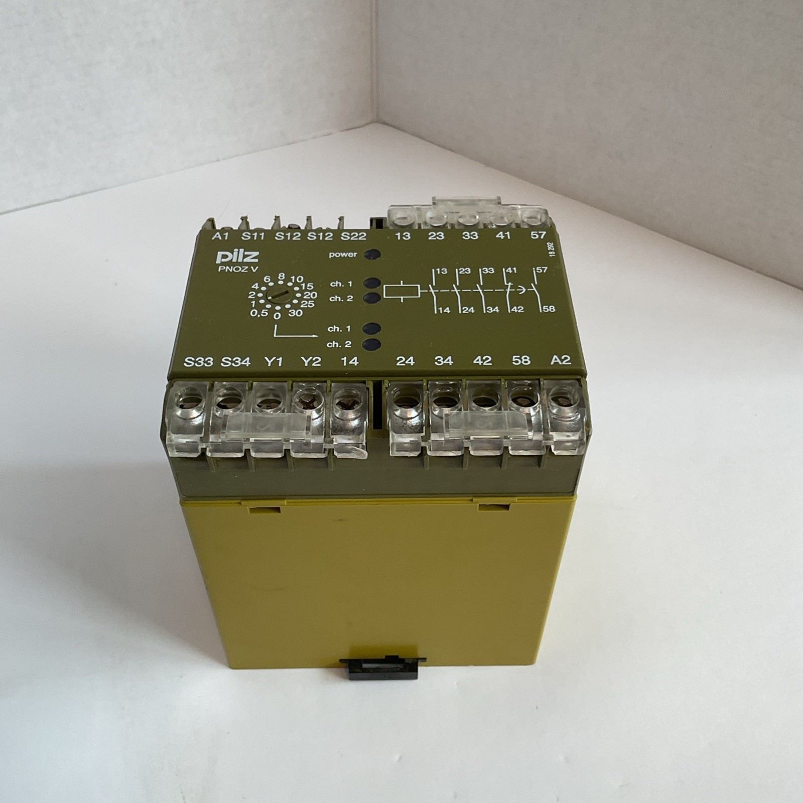 Pilz 474790 PNOZ V Safety Relay - 474790