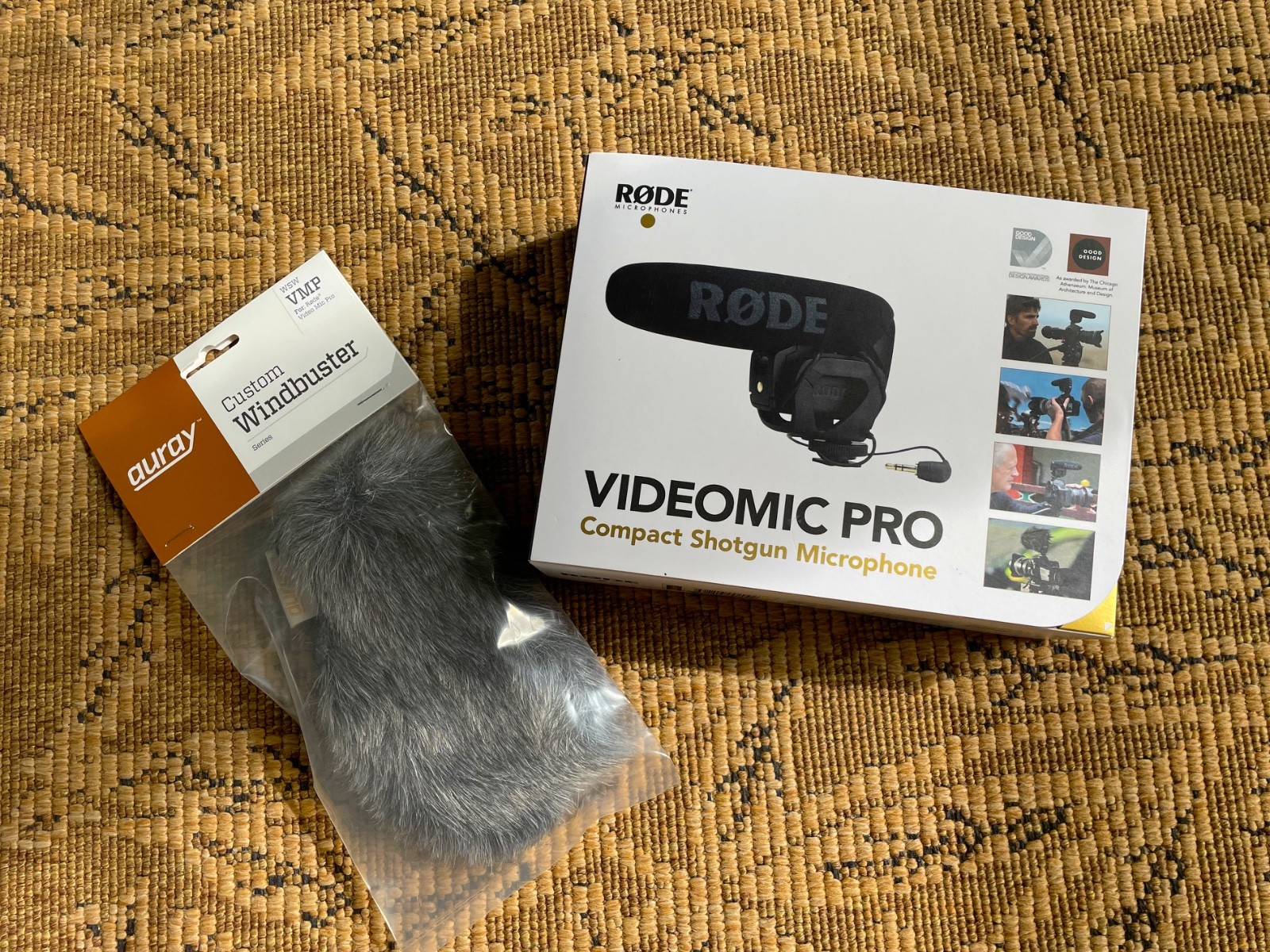 RØDE VideoMic Pro - Compact Directional On-Camera Mic + Auray DeadCat (Open Box)