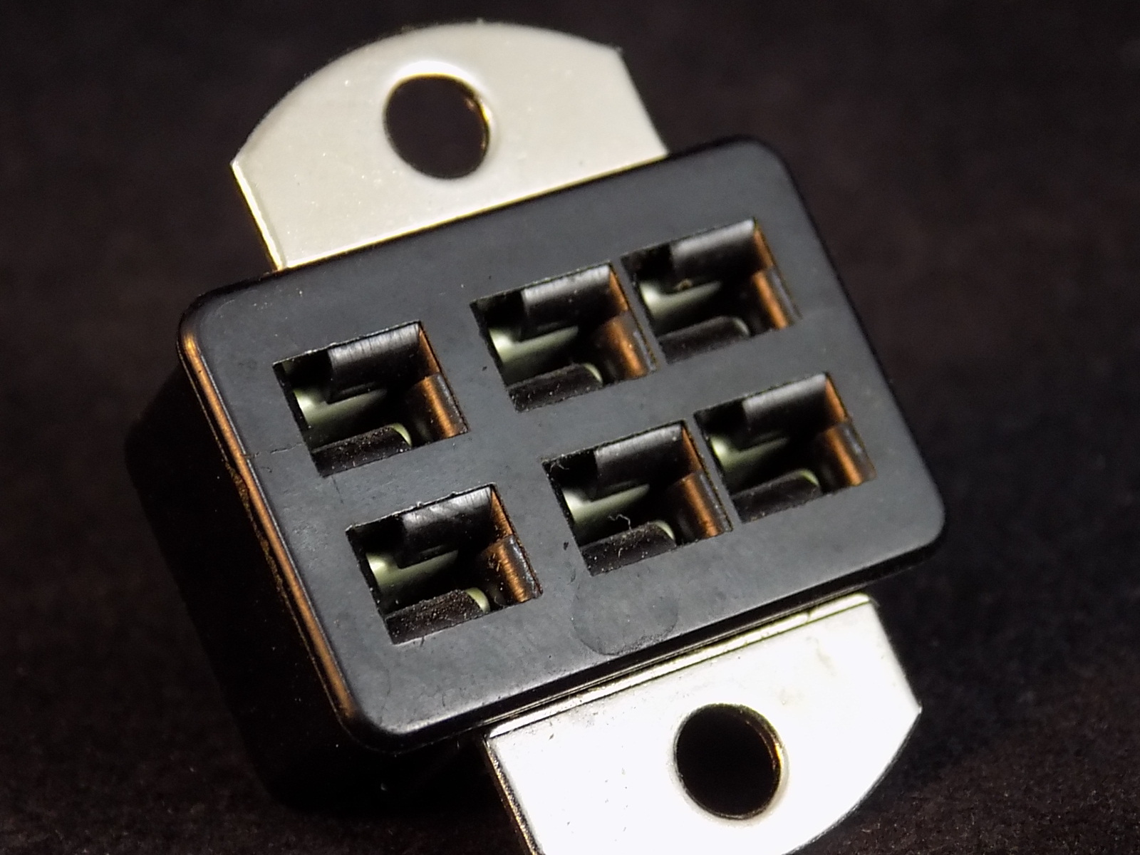 Beau FEMALE CINCH PLUG surface mount 6 pin spade analog power recepticle