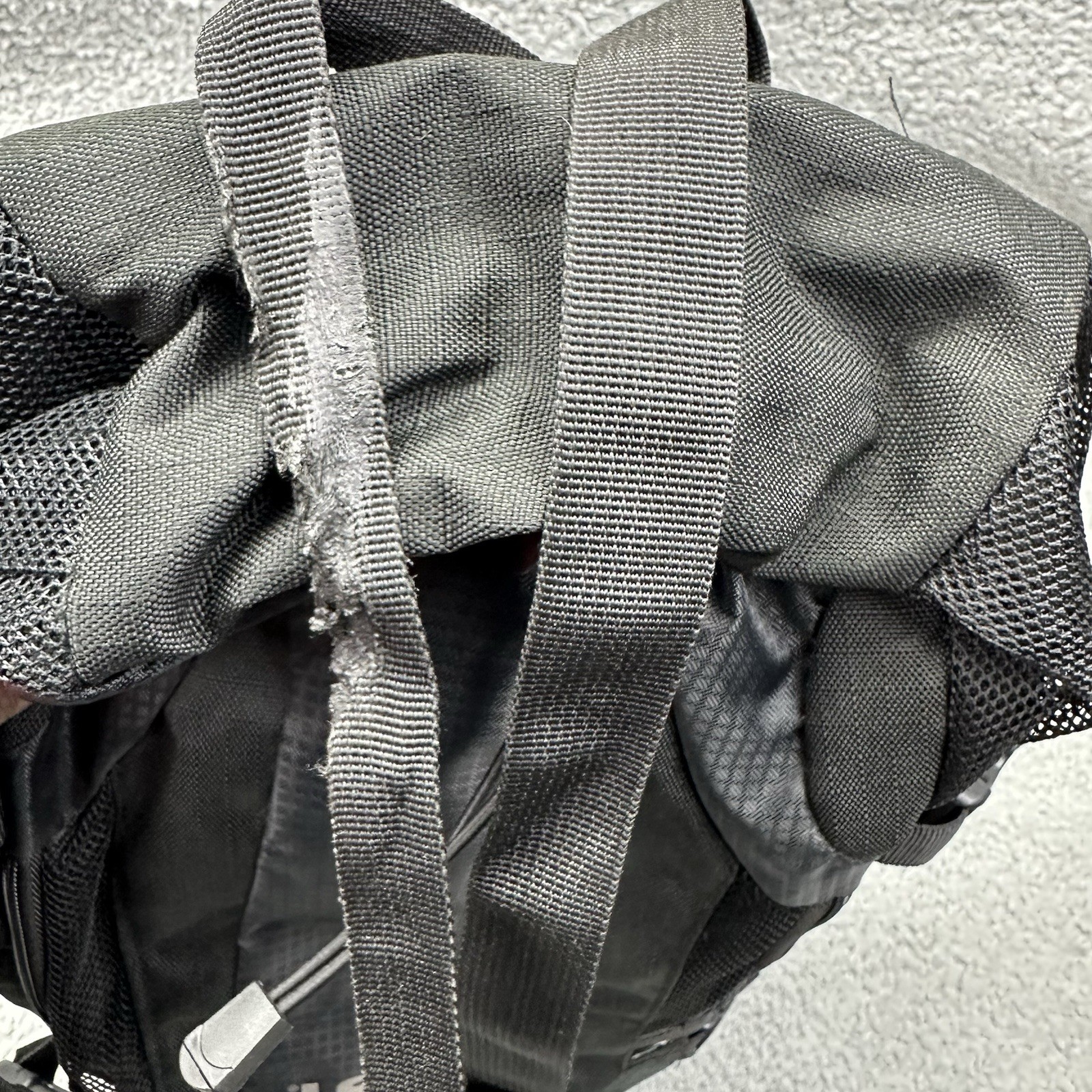Quest Aspen Brook 2L Black Hydration Pack Backpack CEH011089 Hiking Bag, Bladder