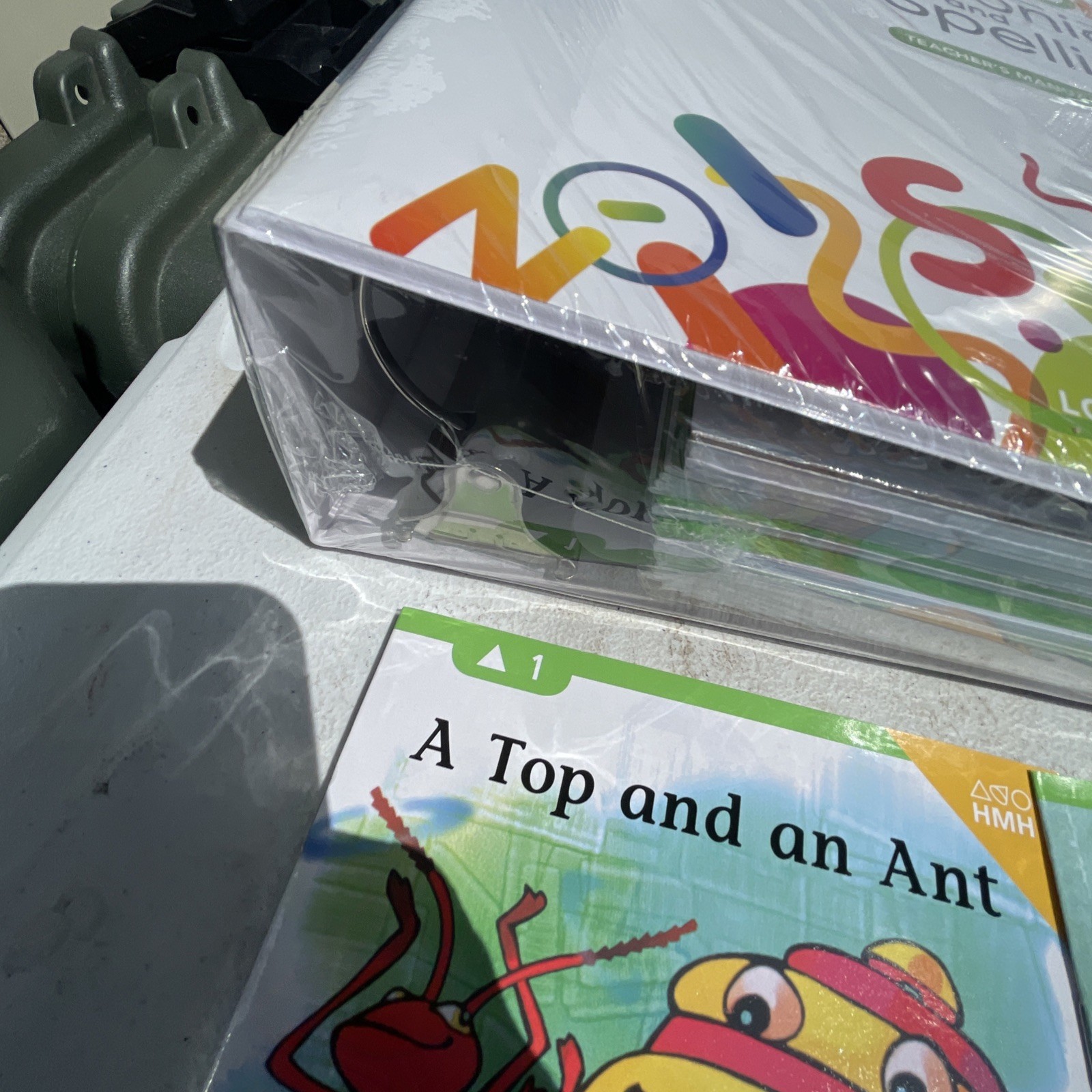 Saxon Phonics & Spelling Display Pack- Grade 1. Teachers Binder And Supporting