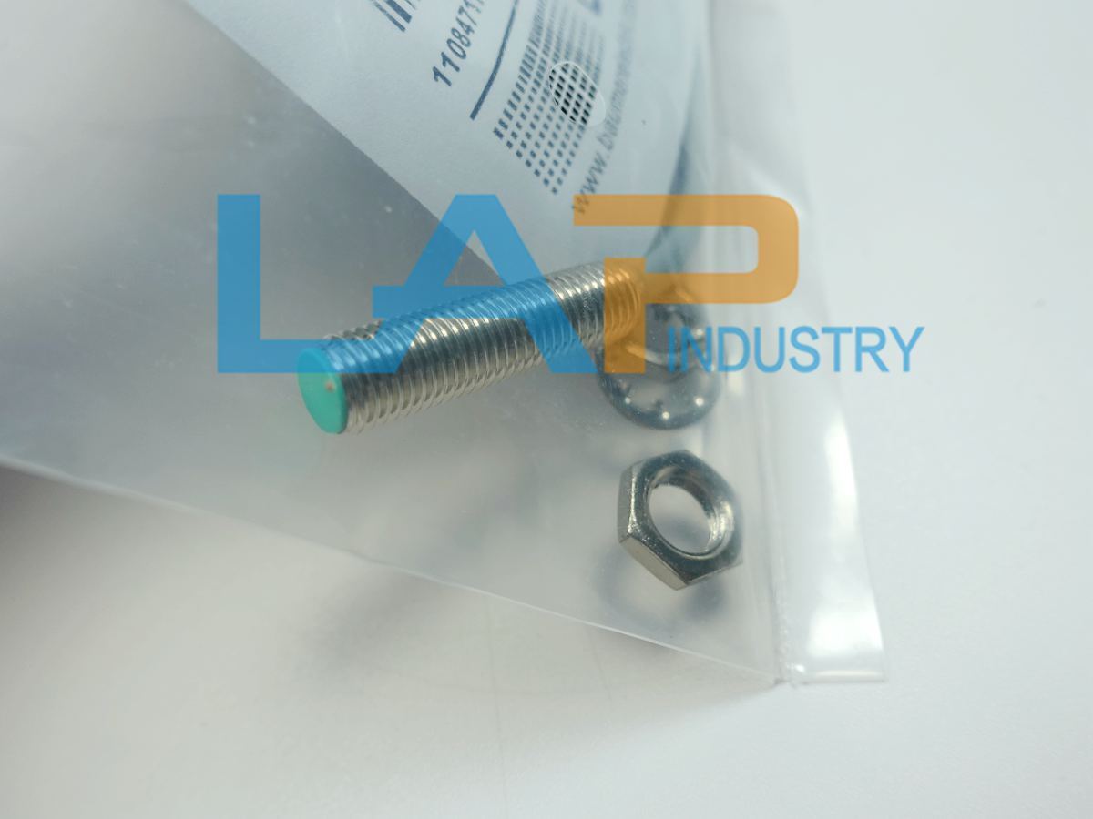 QTY:1 New For Baumer Inductive Proximity Switch Sensor IFRM 08N1707 10-30VDC