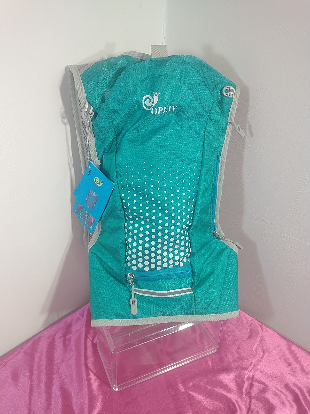 Opliy Hydration Pack Running  Backpack with 2L Hydration Bladder New With Tags