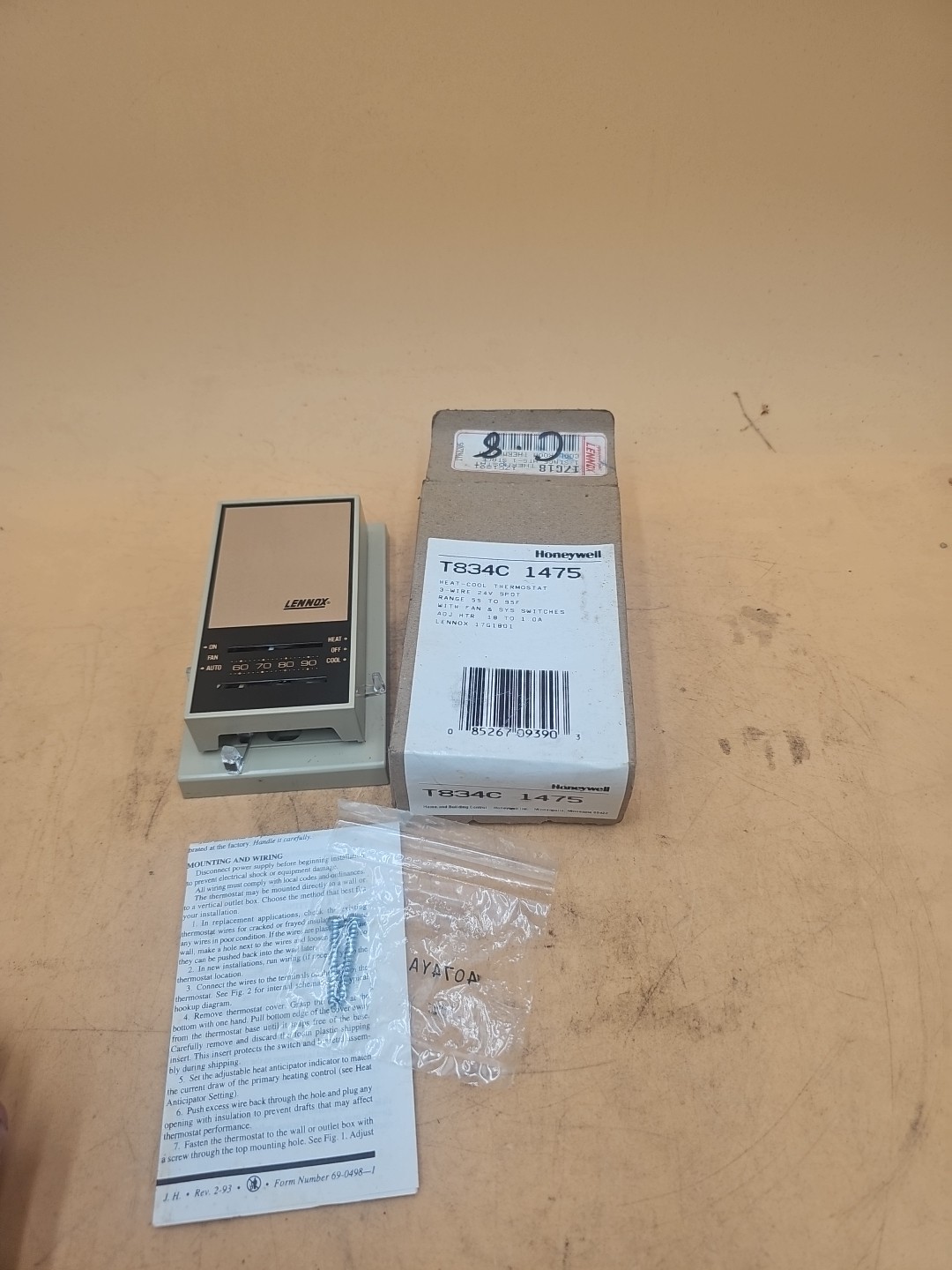 Lennox Honeywell T834C1475 Thermostat. 17G1801