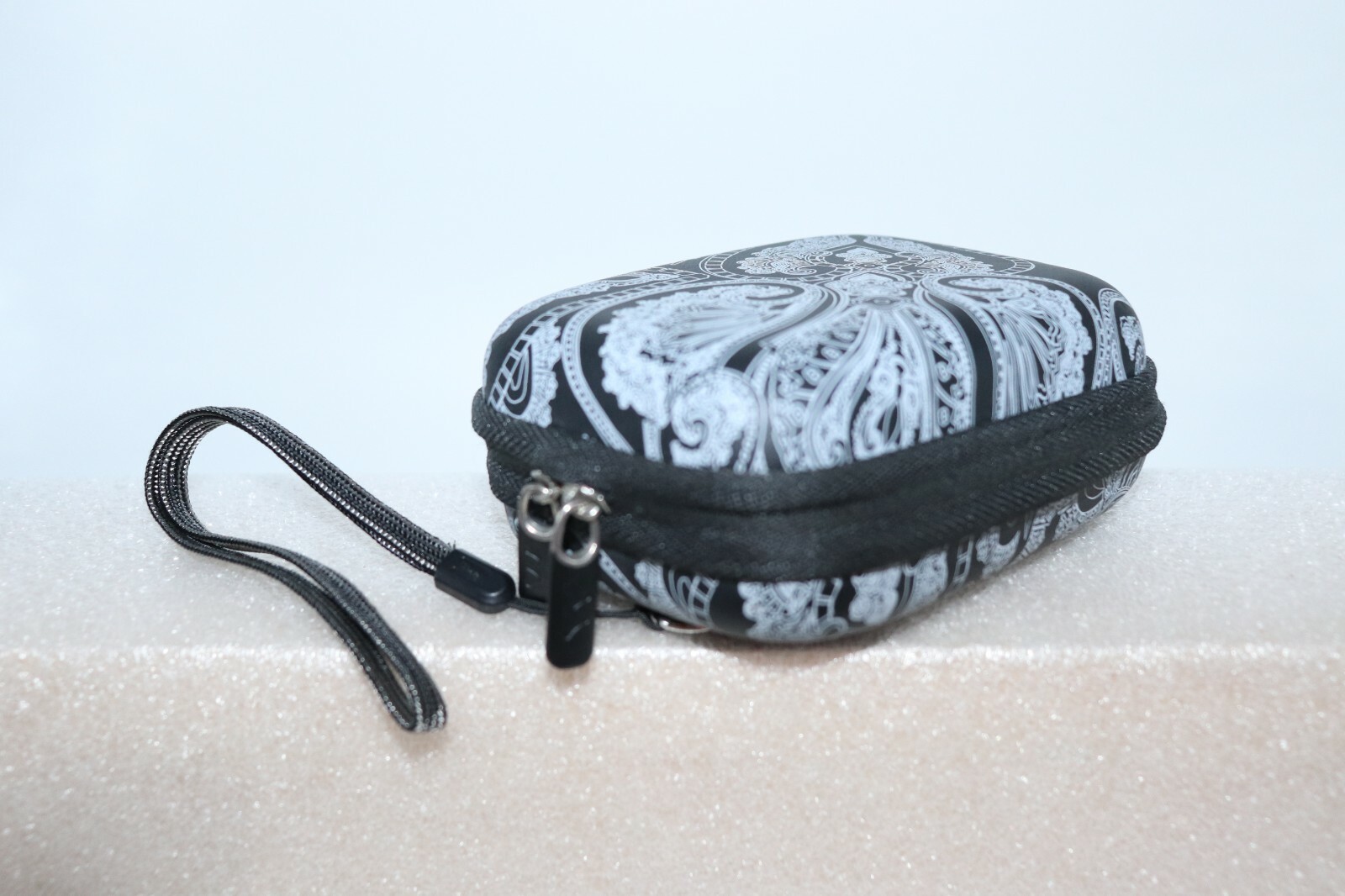 Macbeth Collection MB-EV1NB Camera Case Paisley Black