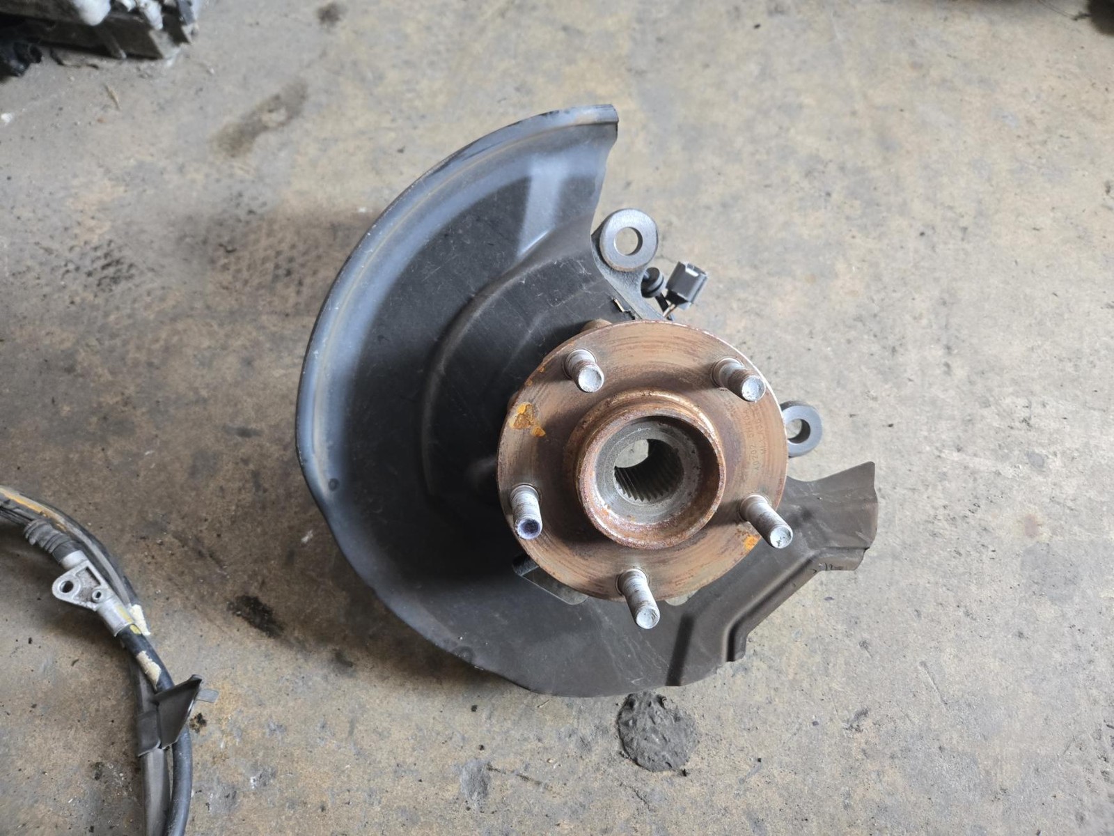 Right Spindle Knuckle Front ROGUE EXCEPT SPORT 15 16 17 18 19 20
