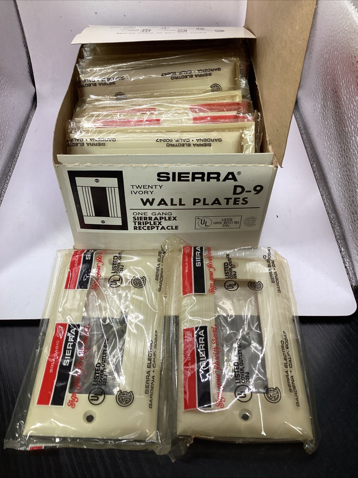 Vintage Sierraplex D-9 One Gang Ribbed Ivory Wall Plates Lot Of 20 New